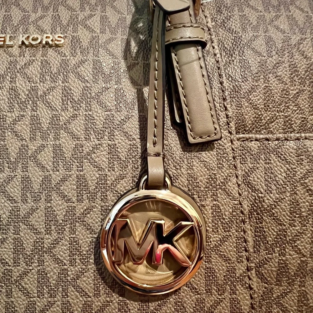 Michael Kors Jet Set Tote - Picture 3 of 9